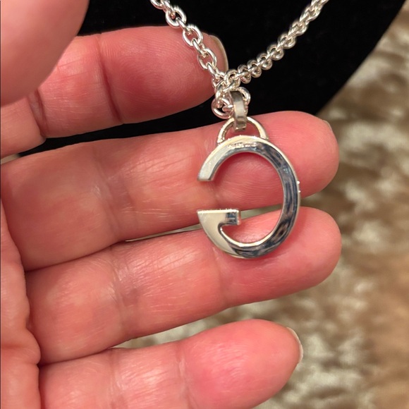 GUCCI silver G logo necklace. BRAND NEW. GIFT NEVER WORN - Picture 2 of 4
